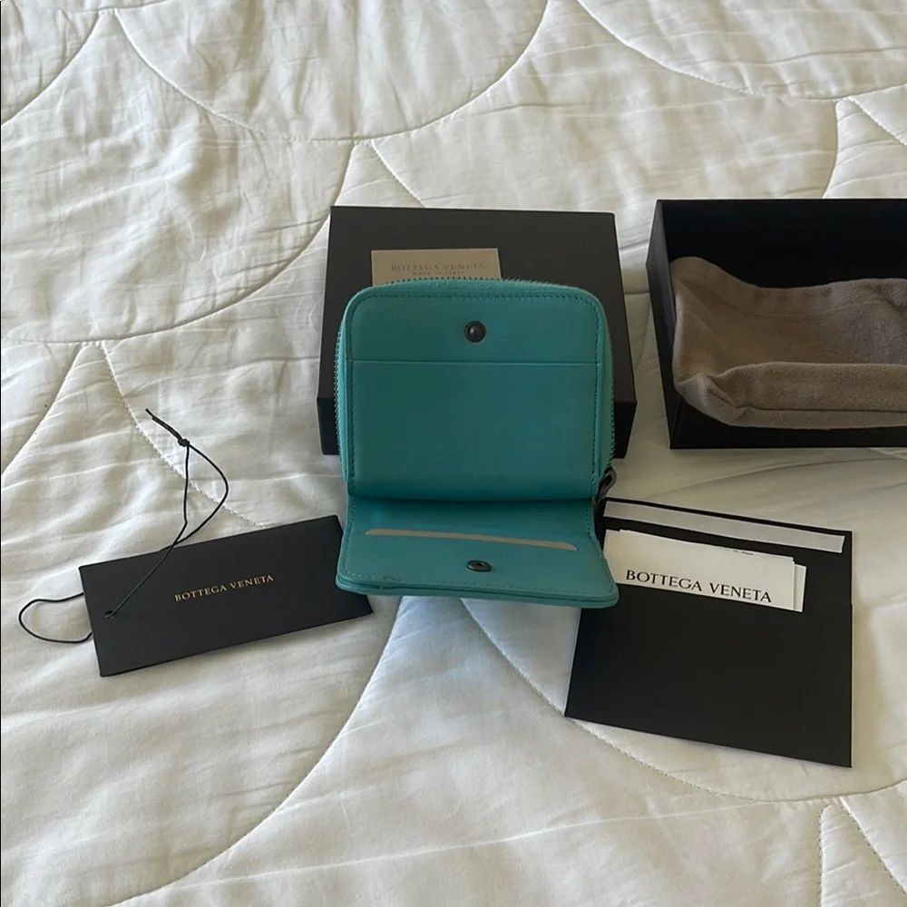Bottega Veneta Blue Intrecciato Leather Wallet - Picture 2 of 8